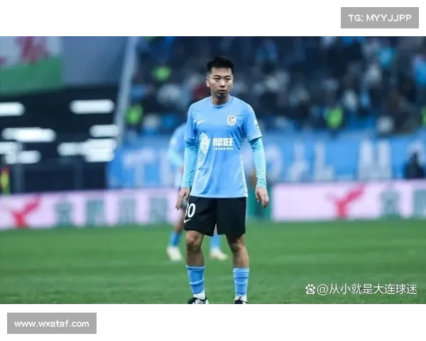 大连英博惜败上海申花失去宝贵三分 对球队士气与排名的影响分析